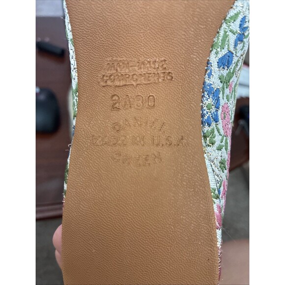 Daniel Green Comfort Slippers Womens Size 8 M Ivory Floral Fabric Embroideried - Picture 5 of 5